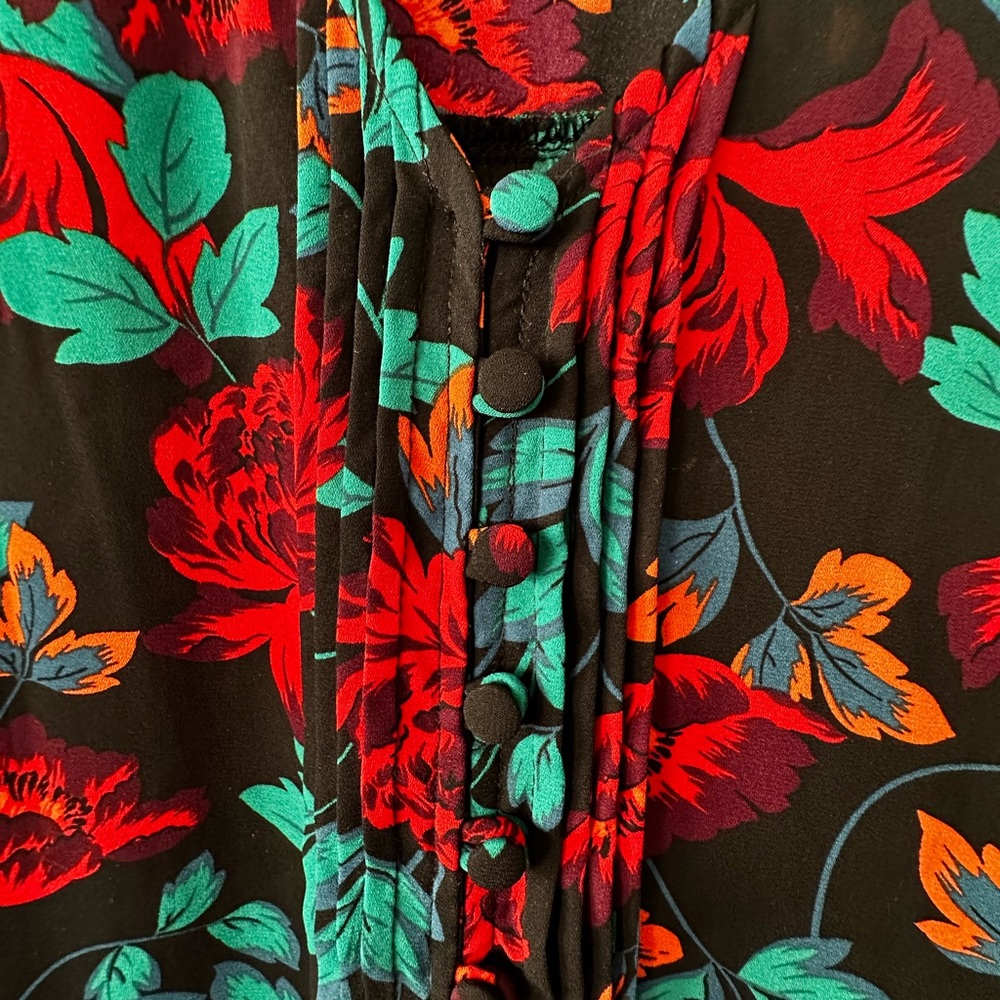 Beautiful, Bold work blouse - Picture 2 of 4